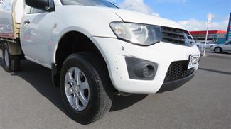 2015 Mitsubishi Triton - Thumbnail
