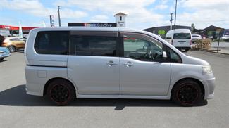 2006 Nissan Serena - Thumbnail