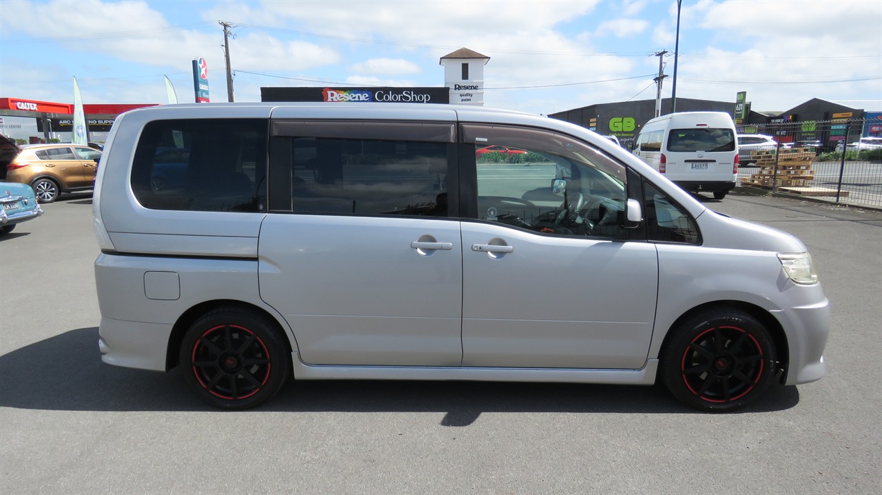 2006 Nissan Serena