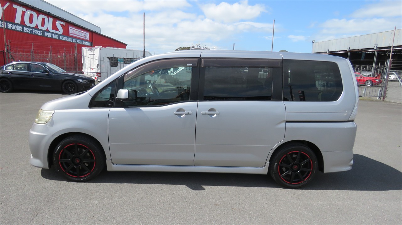 2006 Nissan Serena