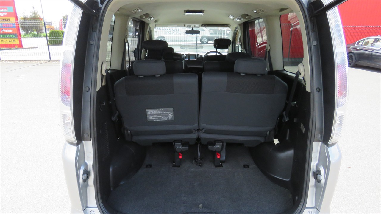 2006 Nissan Serena