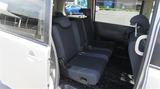 2006 Nissan Serena - Thumbnail