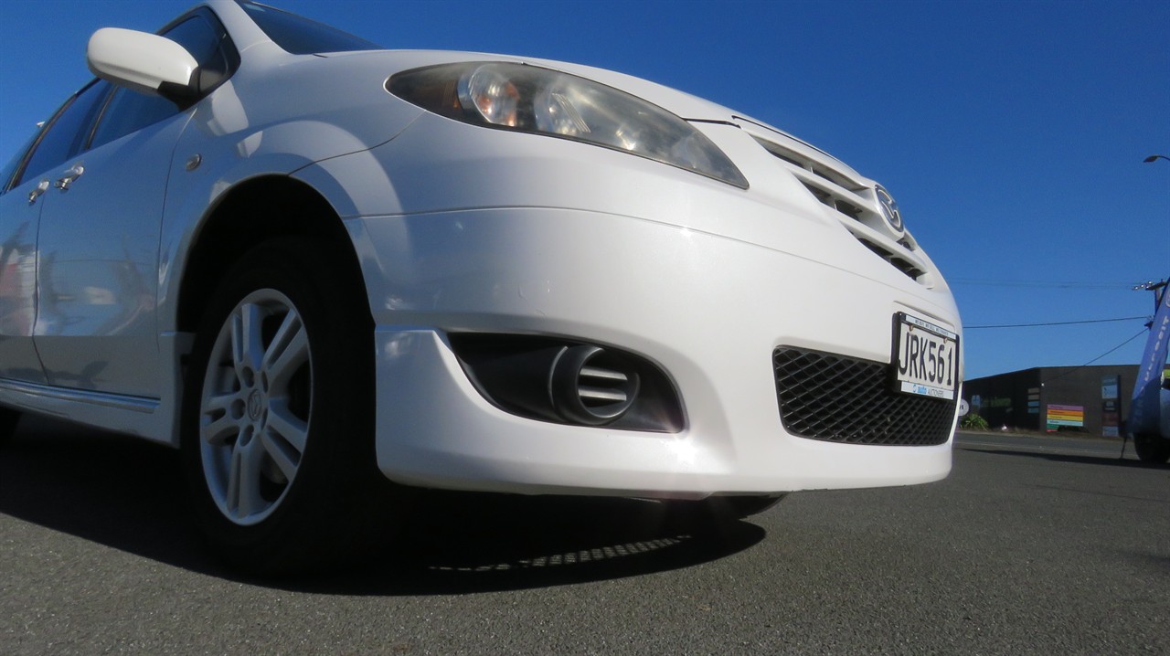 2005 Mazda MPV