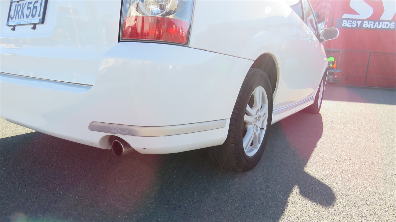 2005 Mazda MPV