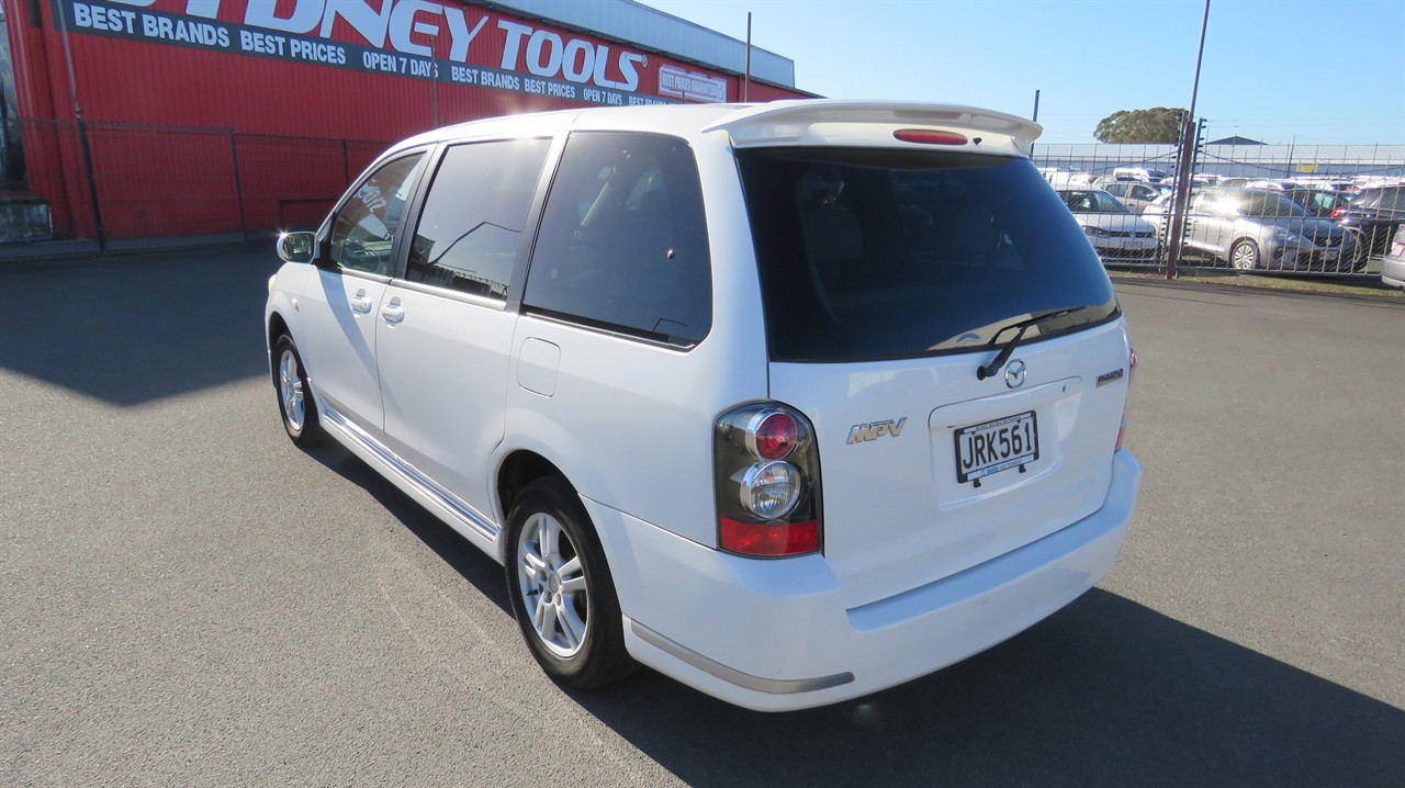 2005 Mazda MPV