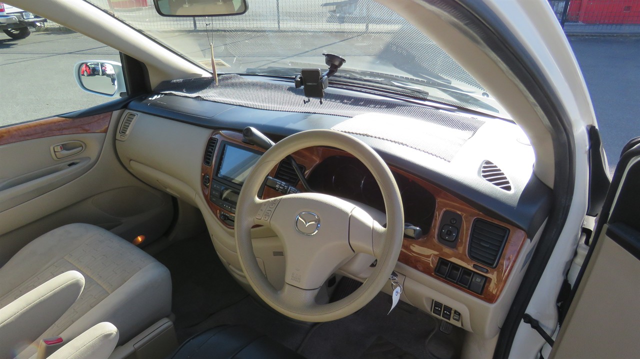 2005 Mazda MPV