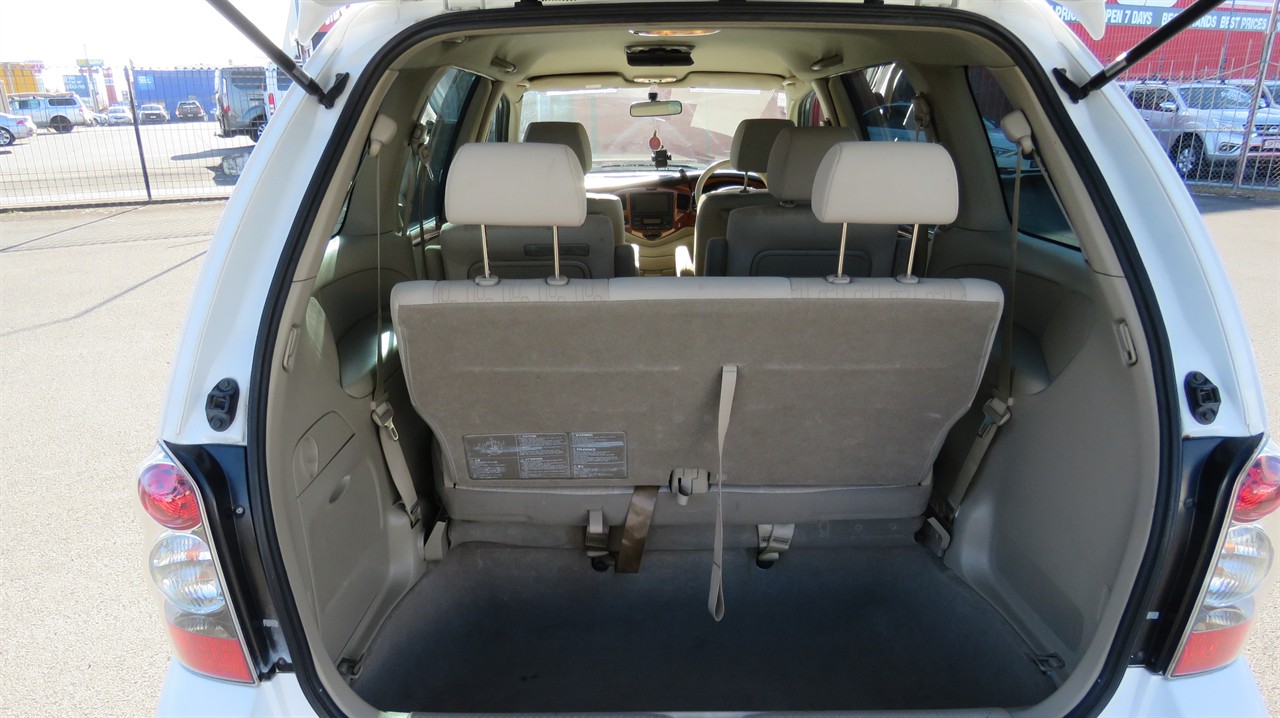 2005 Mazda MPV