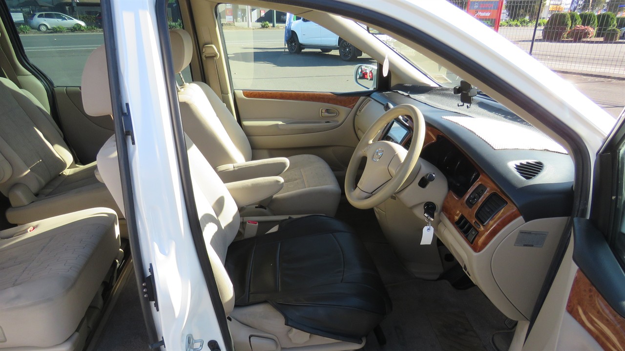 2005 Mazda MPV