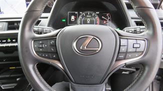 2021 Lexus Ux250h - Thumbnail