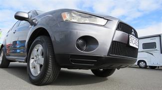 2012 Mitsubishi Outlander - Thumbnail