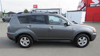 2012 Mitsubishi Outlander - Thumbnail