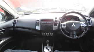 2012 Mitsubishi Outlander - Thumbnail