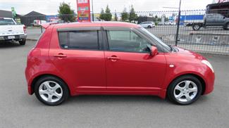 2005 Suzuki Swift - Thumbnail