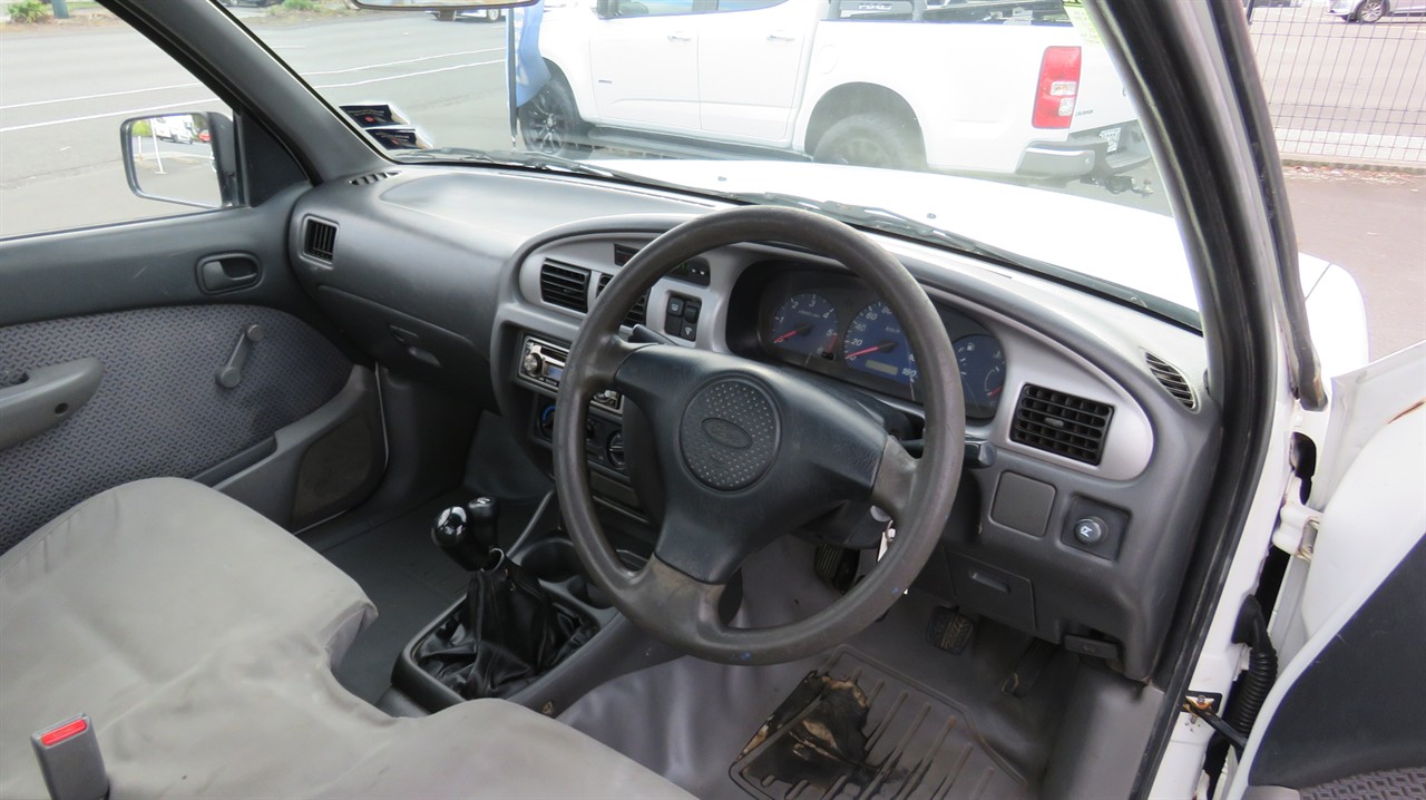 2005 Ford Courier