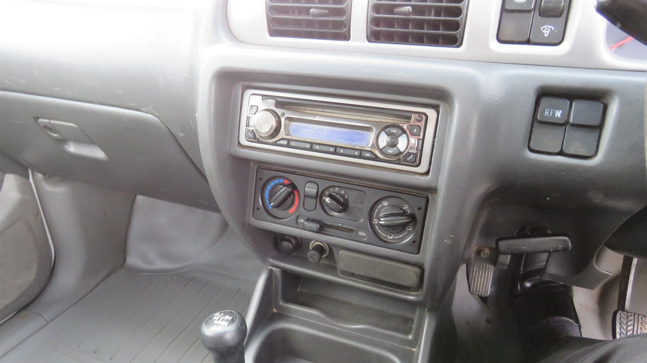 2005 Ford Courier