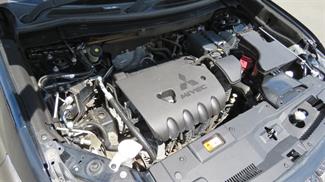 2018 Mitsubishi Outlander - Thumbnail