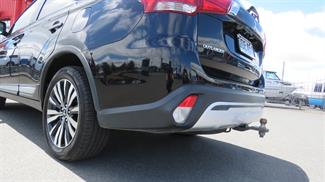 2018 Mitsubishi Outlander - Thumbnail