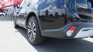 2018 Mitsubishi Outlander - Thumbnail