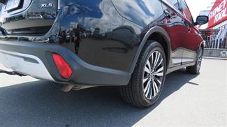 2018 Mitsubishi Outlander - Thumbnail