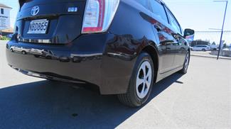 2014 Toyota Prius - Thumbnail
