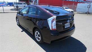 2014 Toyota Prius - Thumbnail
