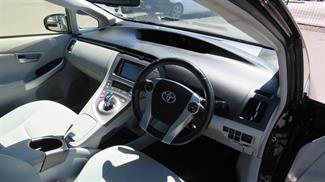 2014 Toyota Prius - Thumbnail