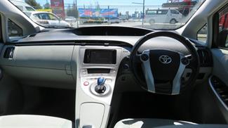 2014 Toyota Prius - Thumbnail