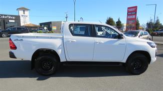 2026 Toyota Hilux - Thumbnail