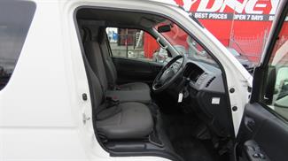 2012 Toyota Hiace - Thumbnail