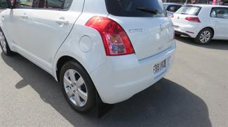 2009 Suzuki Swift - Thumbnail