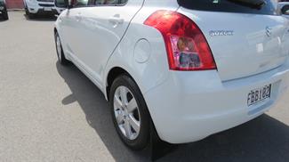 2009 Suzuki Swift - Thumbnail