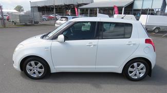 2009 Suzuki Swift - Thumbnail