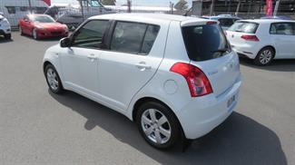 2009 Suzuki Swift - Thumbnail