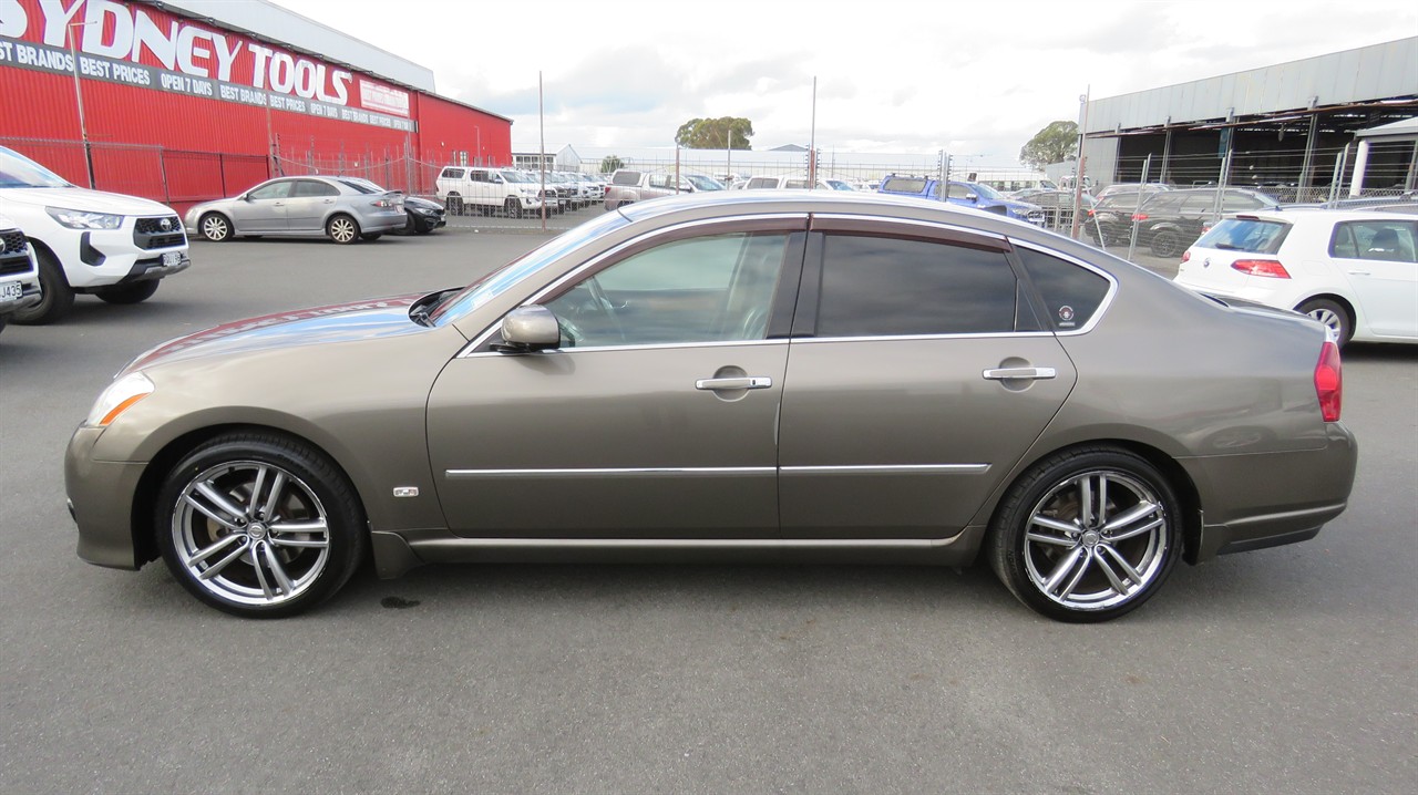 2005 Nissan Fuga