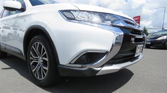 2016 Mitsubishi Outlander - Thumbnail
