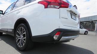 2016 Mitsubishi Outlander - Thumbnail