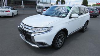 2016 Mitsubishi Outlander - Thumbnail