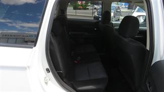 2016 Mitsubishi Outlander - Thumbnail