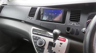 2008 Toyota Isis - Thumbnail