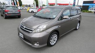 2008 Toyota Isis - Thumbnail