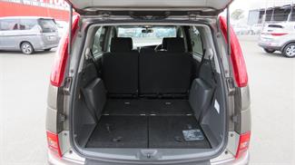 2008 Toyota Isis - Thumbnail