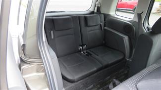 2008 Toyota Isis - Thumbnail