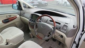 2005 Toyota Estima - Thumbnail