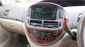 2005 Toyota Estima - Thumbnail