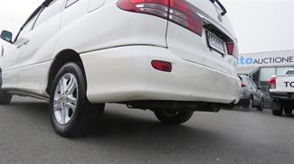 2005 Toyota Estima - Thumbnail