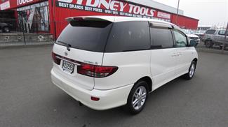 2005 Toyota Estima - Thumbnail