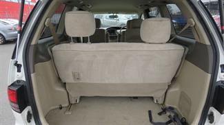 2005 Toyota Estima - Thumbnail