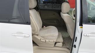 2005 Toyota Estima - Thumbnail