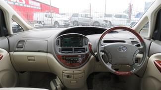 2005 Toyota Estima - Thumbnail