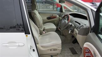 2005 Toyota Estima - Thumbnail